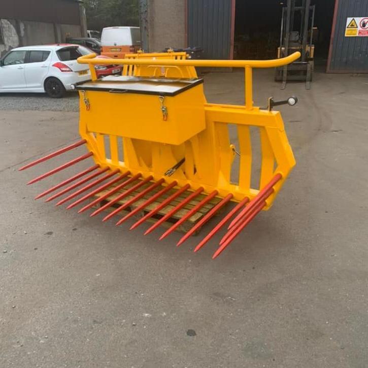 Hydraulic tipping stone fork with tool/weight box